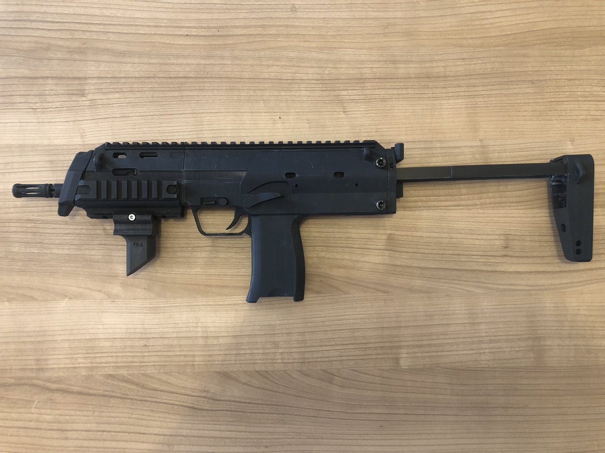 Rekingdrms's tweet image. 3D-Models for prop MP7 with moving parts.
• working charging handle + bolt carrier
• adjustable buttstock with locking mechanism
• can be disassembled like a real MP7
(• magazine release still wip)

Dm if interested