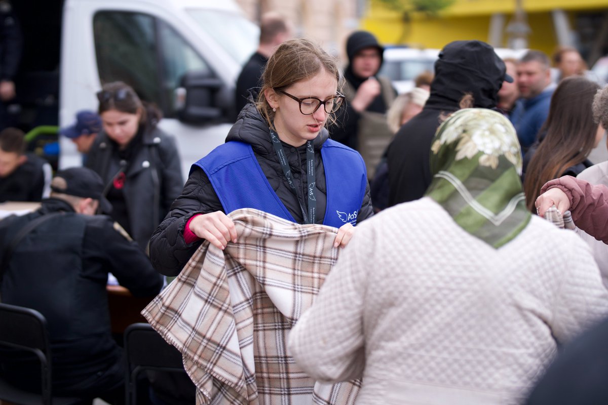 📍Dnipro A UNICEF-@charity_aos mobile team is on the ground providing psychological first aid and other immediate assistance to people affected by the horrific attacks this morning. @OCHA_Ukraine