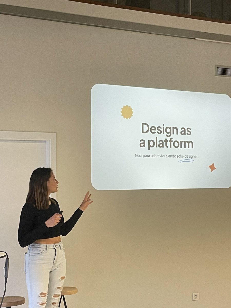 laiamart's tweet photo. Ayer tuve la oportunidad de dar mi primera charla offline, sin pantallas de por medio. ¡Y debo decir que disfruté como una enana! Además de conocer a muchos más solo-designers 🫶 Me llevo un montón de tips, risas y Ruinas. Gracias a #FastflowBCN y @runroom por la oportunidad 💕 https://t.co/D7FO6XkvdA
