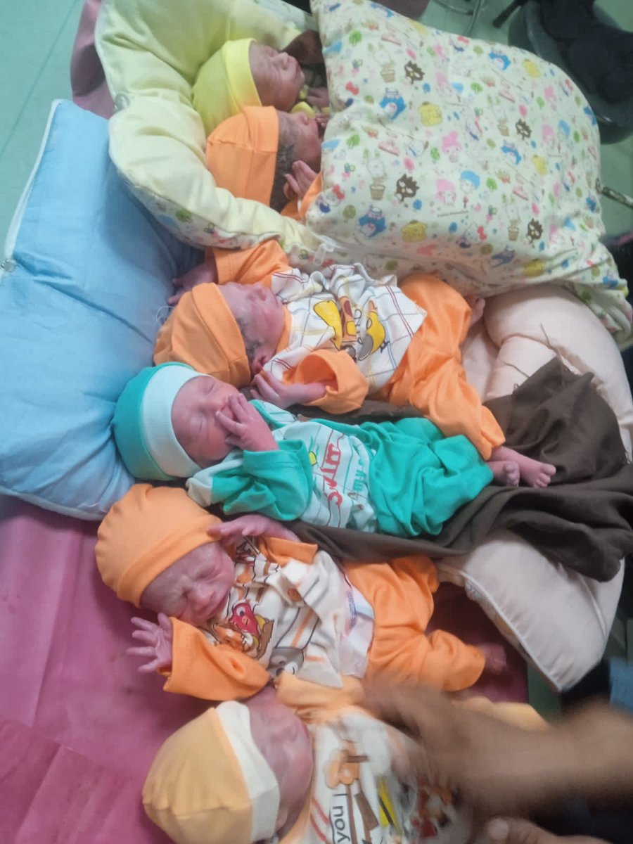 راولپنڈی ڈسٹرکٹ ہیڈ کوارٹر ہسپتال میں خاتون کے ہاں 6 بچوں کی پیدائش نوزائیدہ بچوں میں 4 بیٹے اور 2 بیٹیاں شامل ہیں