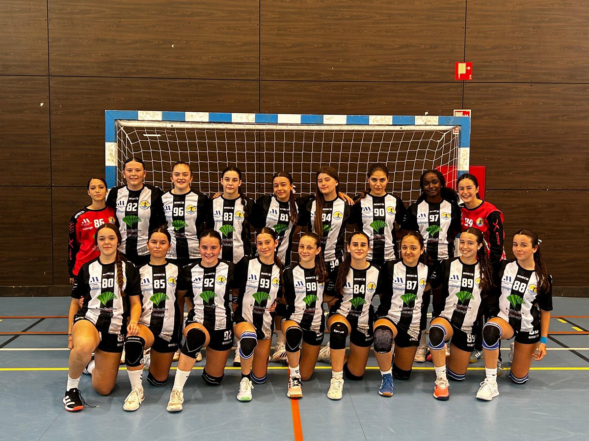 🔥 HOY RUGIMOS 🔥 🆚 Eurofish Balonmano Roquetas ⏱️ 19:00 horas 🏟️ Pabellón Municipal Antonio Marina 🏆 Cuartos de final #CADEBA24 #InfantilFem @FundUnicaja ⚫⚪ #SomosPanteras