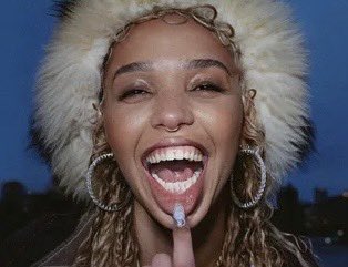 _neonique's tweet photo. whenever i say “i really do” im saying it like how fka twigs does in meta angel https://t.co/77mBlhFsfg