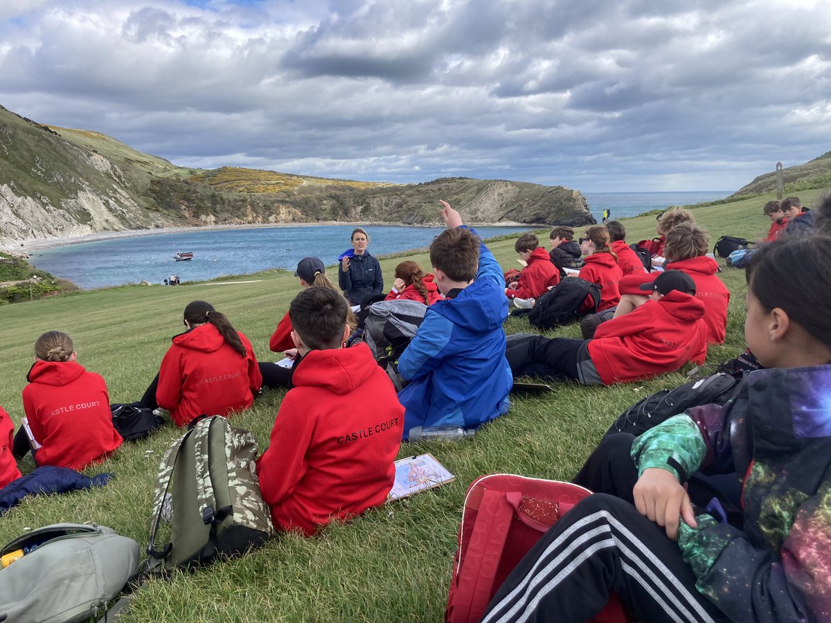 Lulworth Cove: plenty of work to do before we hit the @WestLulworth ice-cream shops! #CastleCourtCurious with @CastleCourtGeog