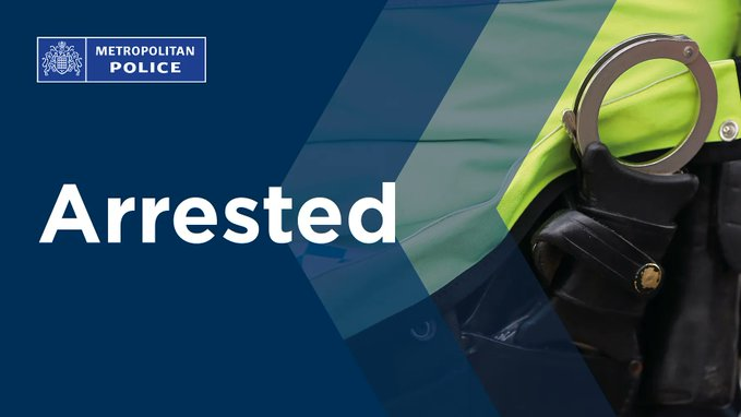April 16th, having finished a day of AID, PC's responded to a robbery in Bishop's Park, SW6 . Area search with CCTV ID'd 1 suspect. The suspect made off and was detained, helped by a dog unit. Further enquires led to 3 further arrests & property returned to victim. #mylocalMet