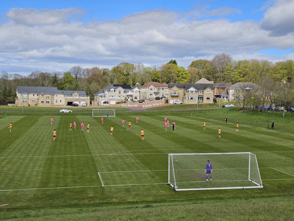 Some Friday afternoon football for me today, as @MotherwellFC and @JamTarts contest an Under 18 Club Academy Scotland Elite league game at Dalziel Park in Carfin. Not a level I watch often, so should be interesting. #faf #davesfootballtravels ⚽️