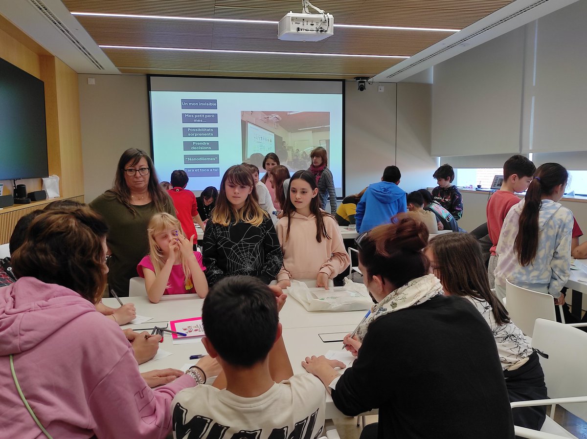 cesirecat's tweet photo. Donem les gràcies als alumnes dels centres del #programaFaig que han vingut a presentar els tallers a @STEAMconfBCN.Pensament crític i aprenentatge amb sentit. @escolalallacuna @SINSCARDENER @escolajoanmiro @INS_Pla_Marcell @bernatelferrer @InsMatadepera escola Pompeu Fabra https://t.co/R6Zb9QrCLM
