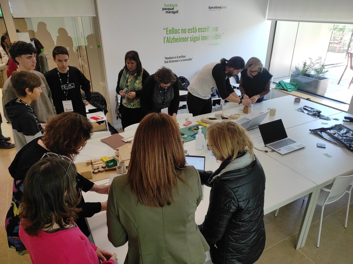 cesirecat's tweet photo. Donem les gràcies als alumnes dels centres del #programaFaig que han vingut a presentar els tallers a @STEAMconfBCN.Pensament crític i aprenentatge amb sentit. @escolalallacuna @SINSCARDENER @escolajoanmiro @INS_Pla_Marcell @bernatelferrer @InsMatadepera escola Pompeu Fabra https://t.co/R6Zb9QrCLM
