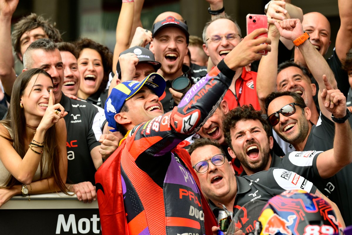 Brand new @MotoGP experiences now available! 🚨 

How would you like the VIP treatment with @pramacracing, or how about all grids & podium access at the #FrenchGP and #CatalanGP?

Sounds good, right! 👉 charitystars.com/foundation/two…

📸 Red Bull

#MotoGP #TwoWheelsforLife @CharityStars