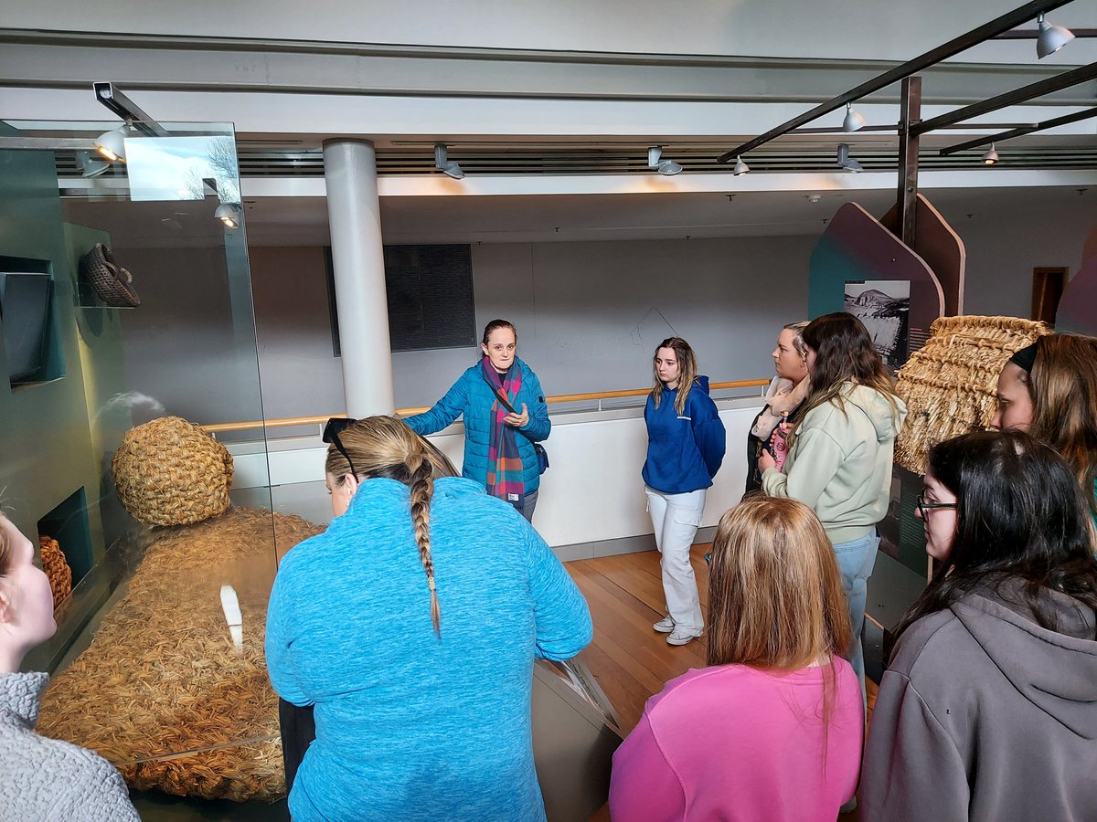 When a kind very knowleagle colleague comes on board and a fabulous public space is used for classroom, @ATUMEarlychild students enjoyed a great hands on class learning about how people lived in the past. Thank you @AoibheannNiD for a brilliant tour. #history