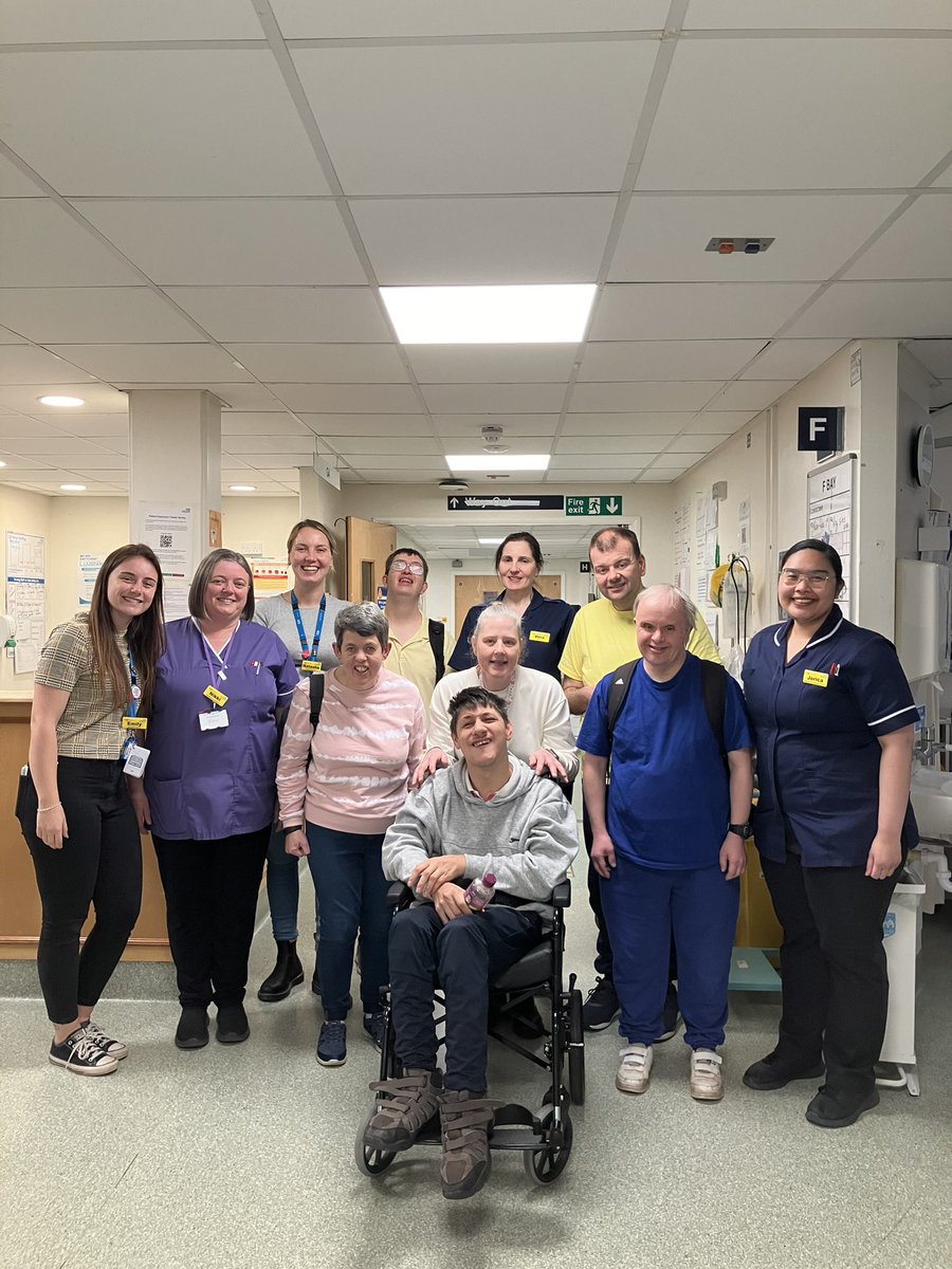 Yesterday with our fabulous volunteers from @SurreyChoices, we took the final photos for our hospital booklet at @FrimleyHealth ⭐️ this is going to be a fantastic resource to support individuals! Big thank you to all our volunteers and staff who helped! 👏