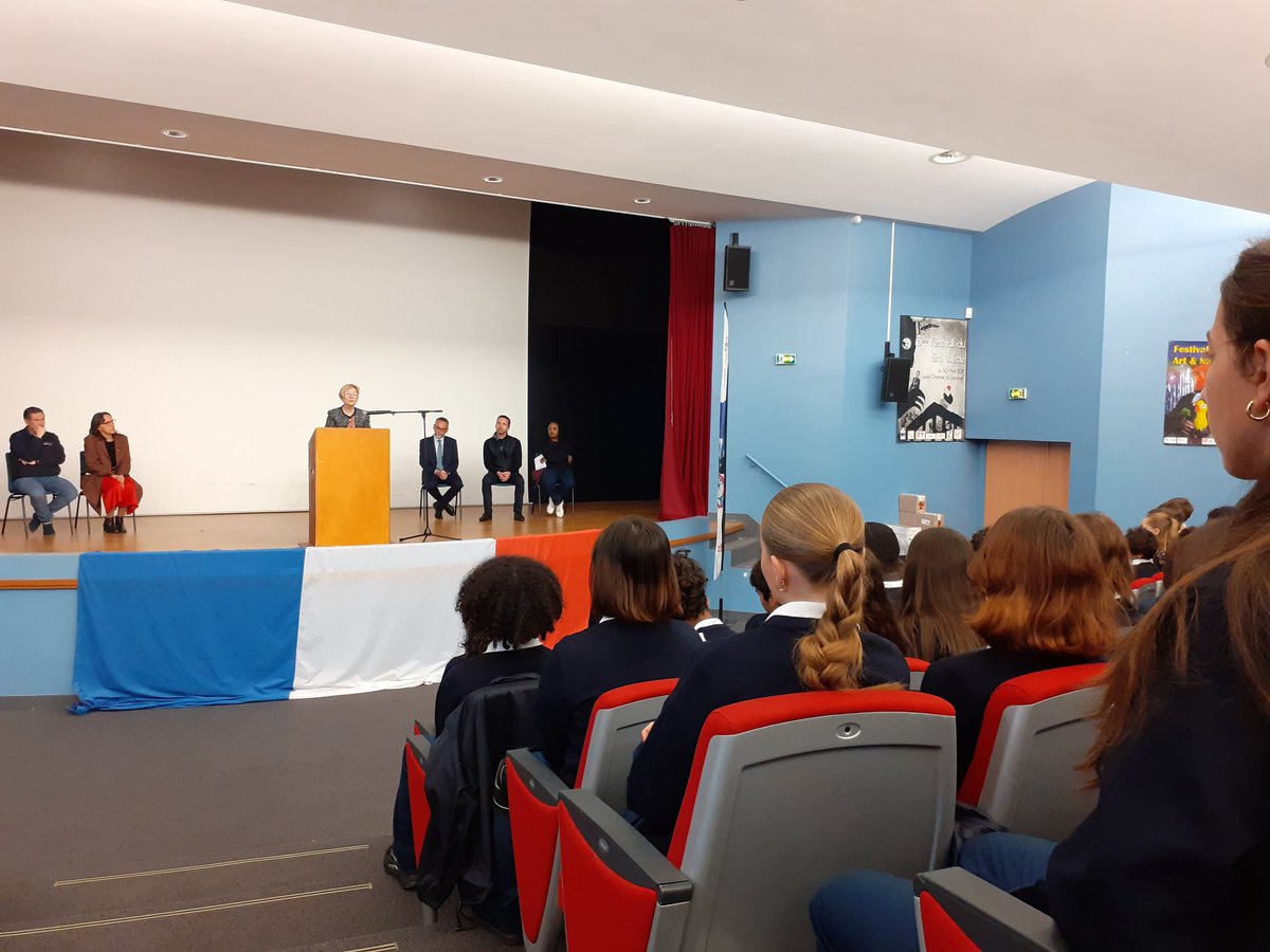 #SNU Fin d'un séjour de cohésion aujourd'hui au lycée de La Saussaye avec une cérémonie de clôture. Cette promotion de 110 jeunes s' appellera Charles De Gaulle. @ac_orleanstours