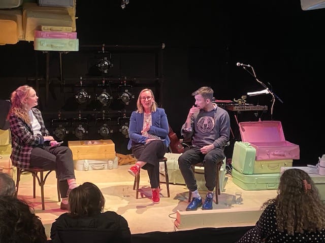 Such a treat to see Cassie and the Lights @Patch_of_Blue and do a Q+A with the writer/director Alex Howarth last night! An award-winning play about a teenager who tries to become the carer of her two sisters🌟 Do check it out 👇southwarkplayhouse.co.uk/productions/ca…