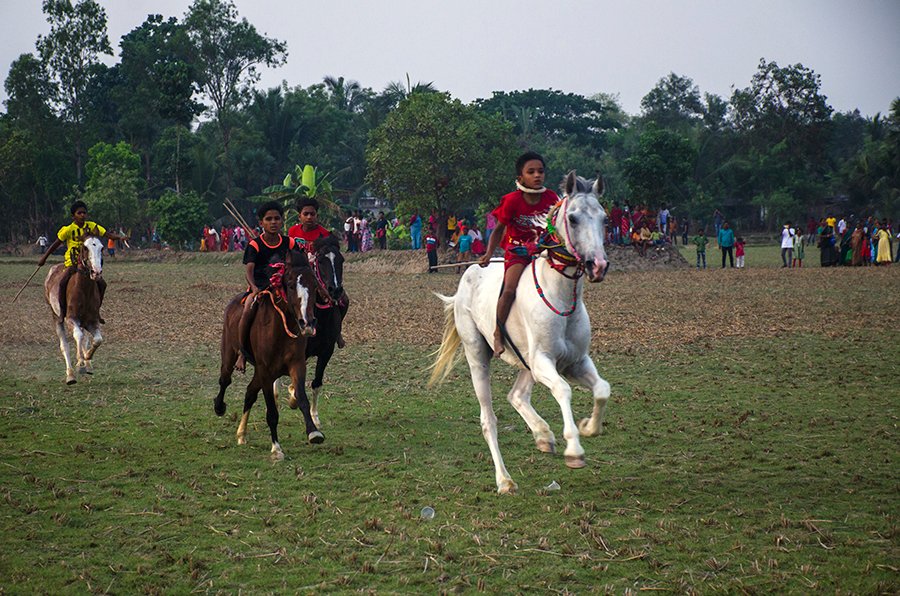 Did you know that in a unique celebration, horse races are held in many parts of south Bengal to celebrate the harvest and welcome Poila Baisakh?

Know about the horse races in Hinjakhali near Canning here: telegraphindia.com/my-kolkata/pla…

#BengaliNewYear #IndianFestivals