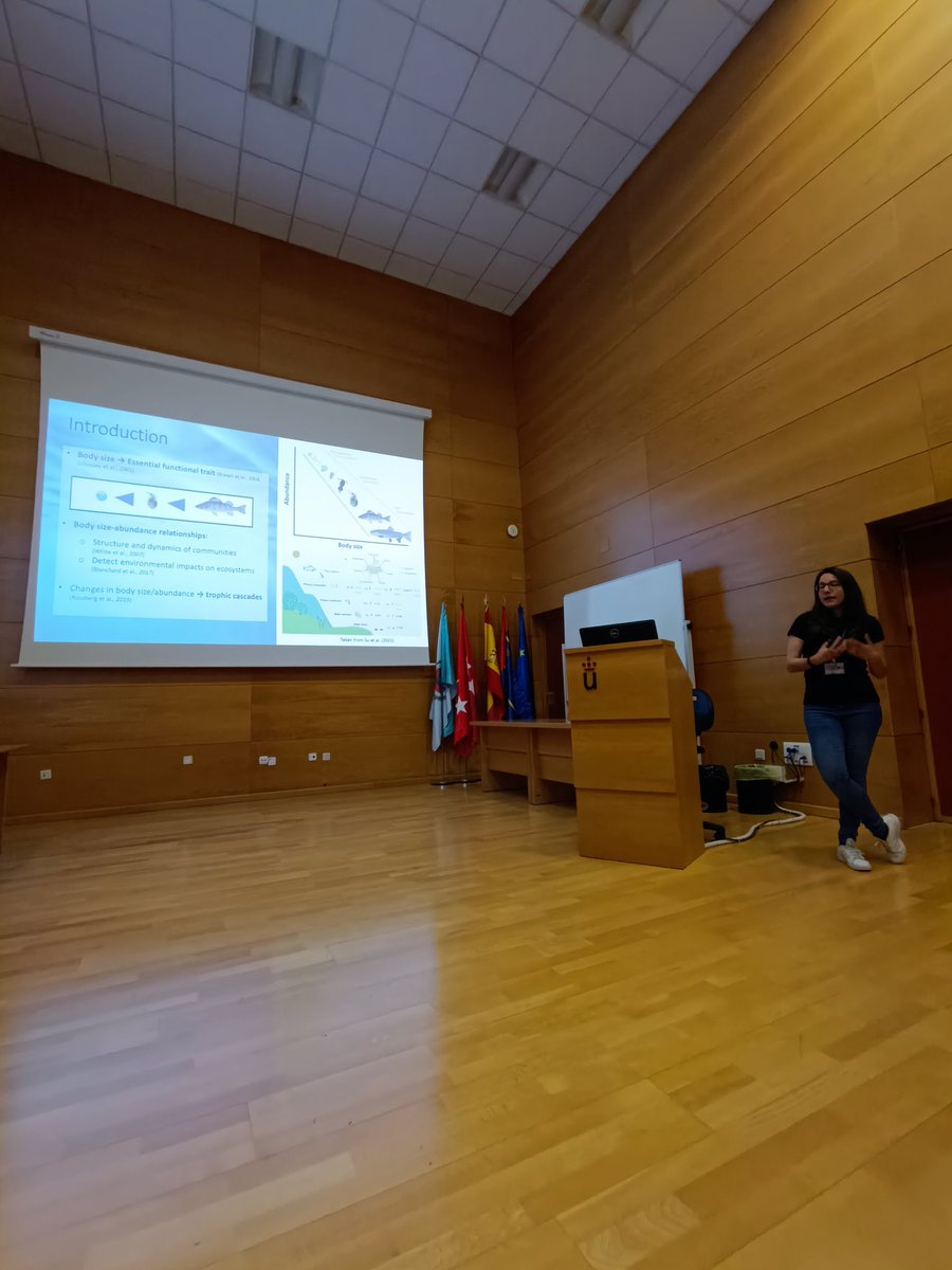 SymposiumBES's tweet photo. Tras la breve pausa, Ariadna García-Astillero nos habla sobre el primer capítulo de su tesis " Unveiling key drivers shaping planktonic communities" https://t.co/JobCmoXbFW