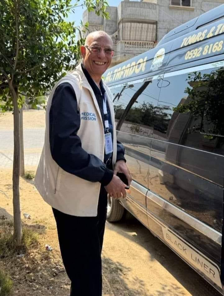 Dr. Ahmed Abdelaziz, a famous orthopedic surgeon from Egypt. He left his renowned clinic, bid farewell to his family and country, and headed to Gaza. There, he performed dozens of surgeries in record time and saved the lives of many!