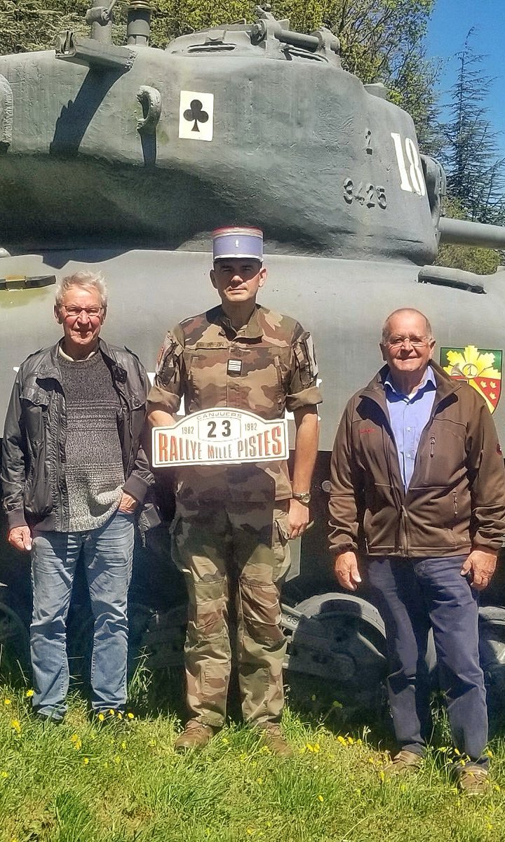 #1RCA a accueilli une légende du sport automobile. 
M. Pierre Lartigue, quadruple champion du monde des rallyes raid et trois fois vainqueur du #ParisDakar, accompagné de M. Gérard Boin, athlète militaire de haut niveau pendant 12 ans.

5 #rallyedes1000pistes chacun. #Canjuers