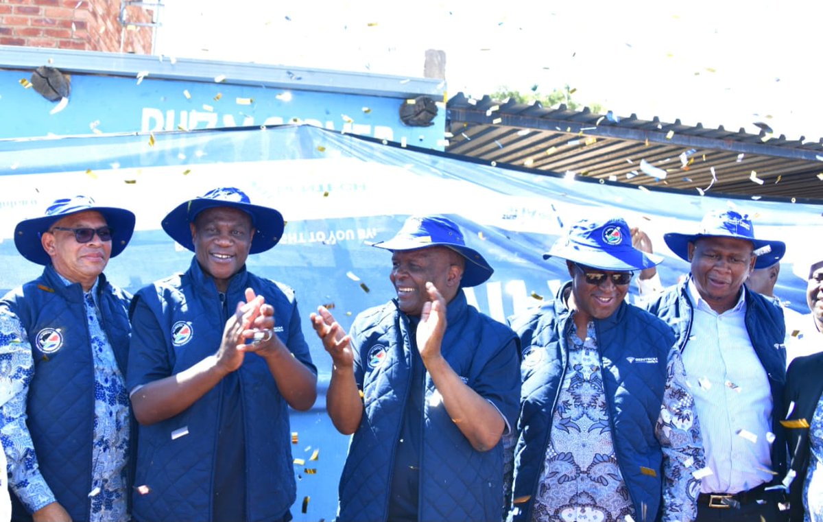 PresidencyZA's tweet photo. @PMashatile @CommsZA "Let me begin by commending the Department of @CommsZA for the work that they have done to increase connectivity and narrow the digital divide in the country. In the world that we live in today, internet connectivity is an integral part of how we do life," @PMashatile
#SAC2 https://t.co/zvcHkex2xR