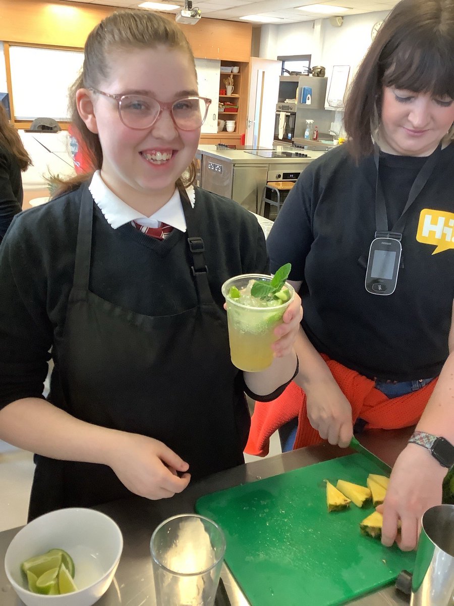 Making mocktails for the S6 leavers with help from Lauren from @Hub_Internation #UNCRC #Article29