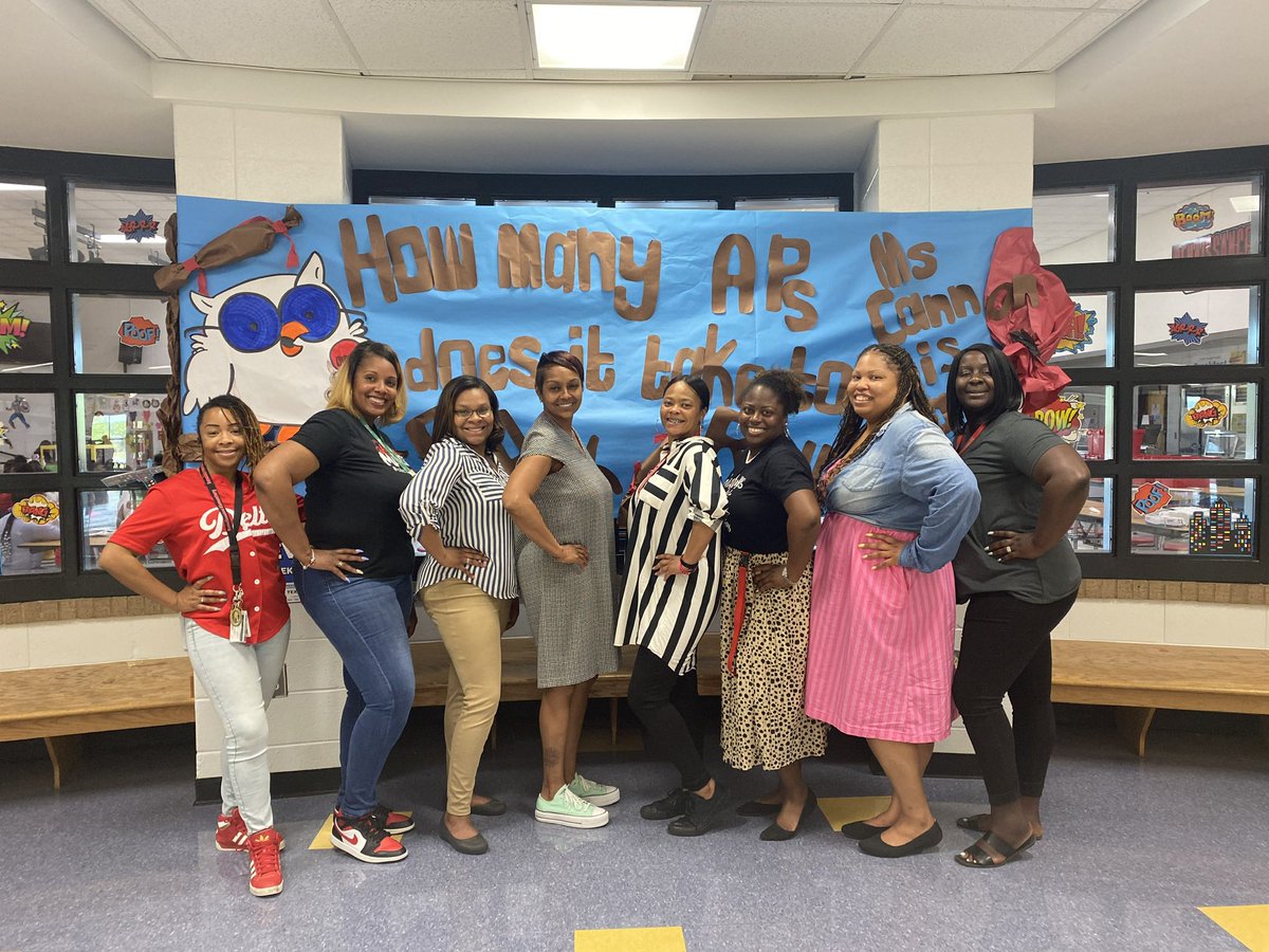 RES_Royals's tweet photo. The @res_royals scholars love their AP, @CannonDavetta! 
She is a treasure and we are lucky to have her support and dedication! 
@misscarpenter28 @carloscarletos @msdotwatts @shealeyt22 @mrsmackb @eyes_tara https://t.co/A3tE4PvVHi