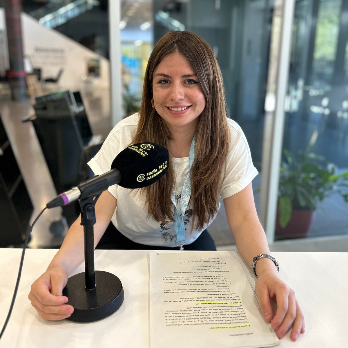RadioCastelldef's tweet photo. 👨‍👧‍👧Al #CapsulesDeSalut d'avui hem tingut a la Mar Montenegro, referent de benestar emocional comunitari del Cap el Castell, per parlar-nos dels reptes de l'adolescència. 

📻Ràdio a la carta: https://t.co/3D3965Rh2e https://t.co/XKXNfGXzk0