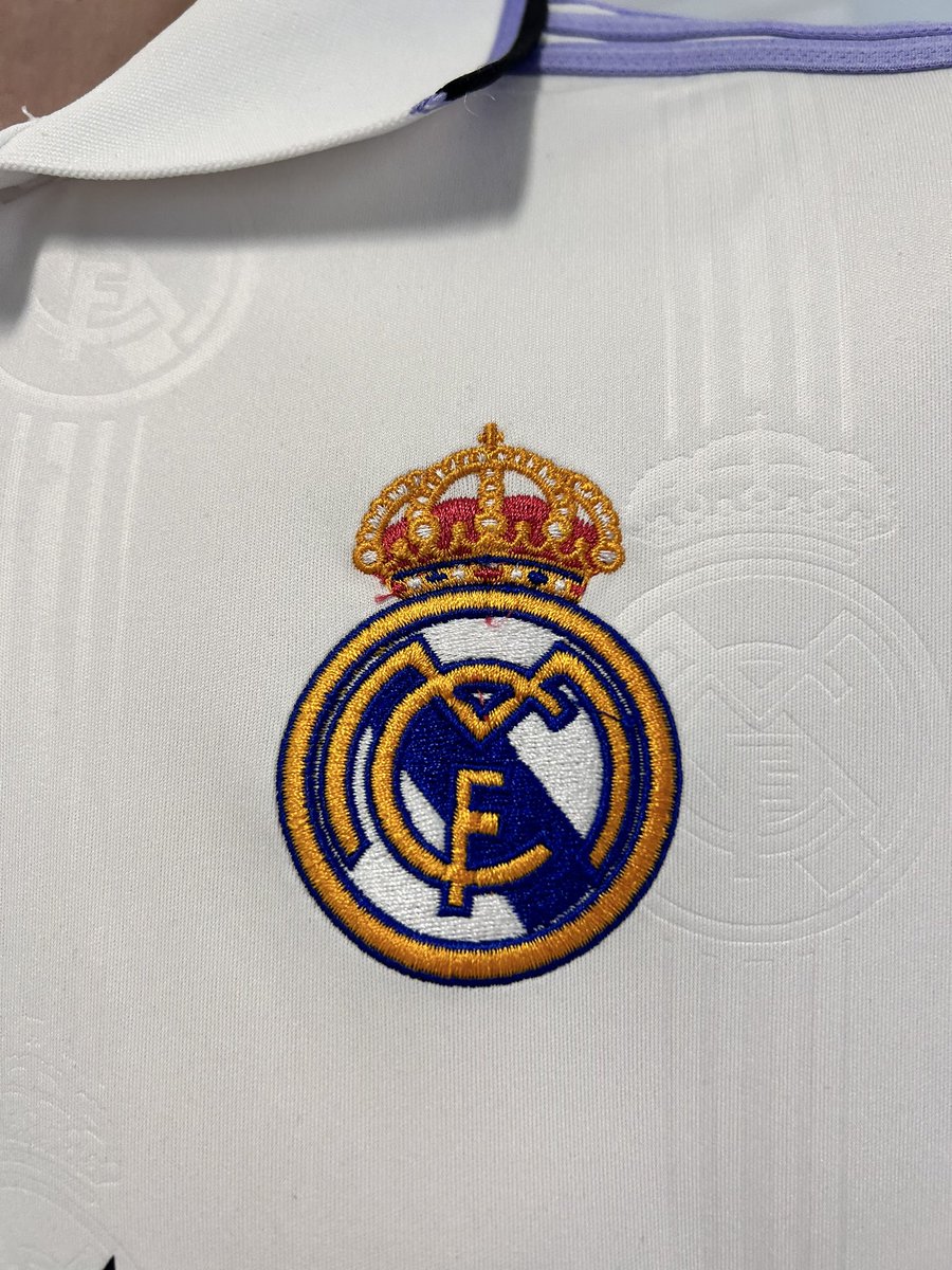 geosofitia's tweet photo. Para los más madridistas… en la camiseta de Andrés podemos ver círculos en el escudo 🏟️⚽️
#didgeometria3E
#geometriaplanauma https://t.co/SlDQNqLL0M
