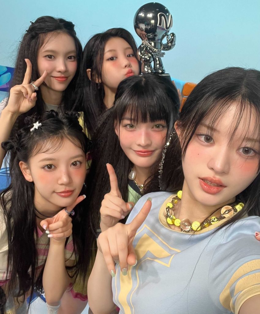 korezincom's tweet photo. #ILLIT, #Magnetic ile 5. Galibiyetini #MCOUNTDOWN'da Aldฤฑ + 18 Nisan Performanslarฤฑ
@ILLIT_official @ILLIT_twt #์์ผ๋ฆฟ #YUNAH #MINJU #MOKA #WONHEE #IROHA #SUPER_REAL_ME #Magnetic5thWin #ILLIT5thWin
https://t.co/m0ngzJphZ5 https://t.co/q3MaGngL40