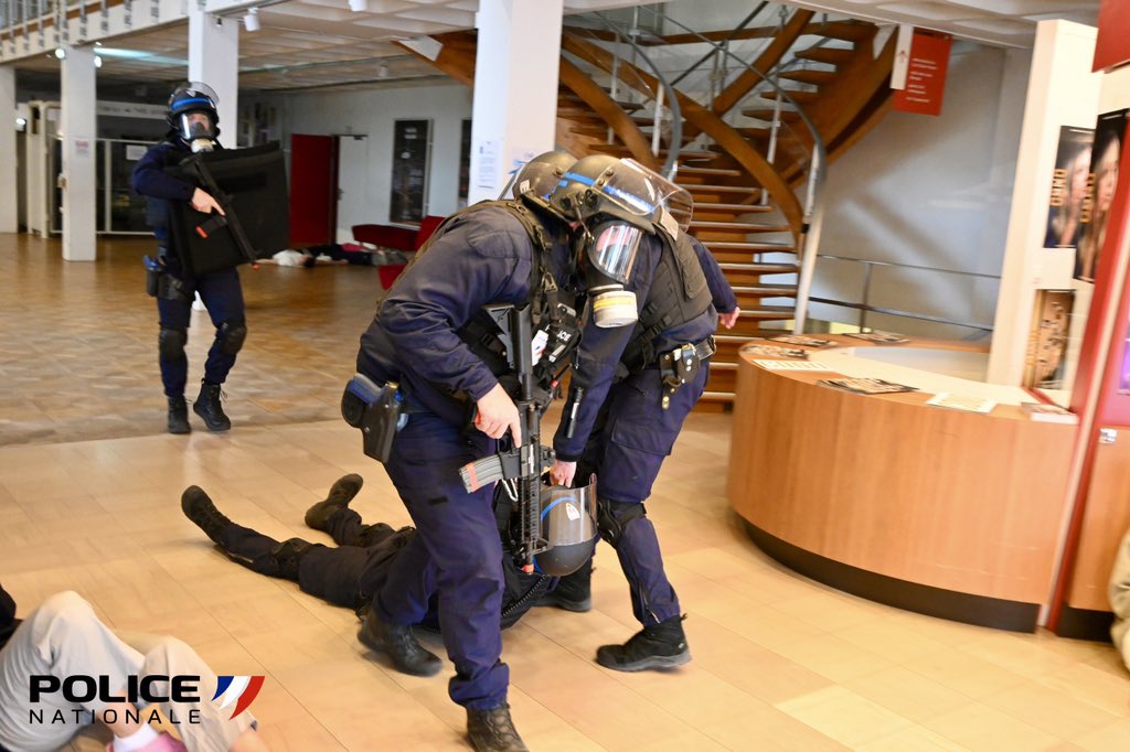 Police Nationale 45 tweet media