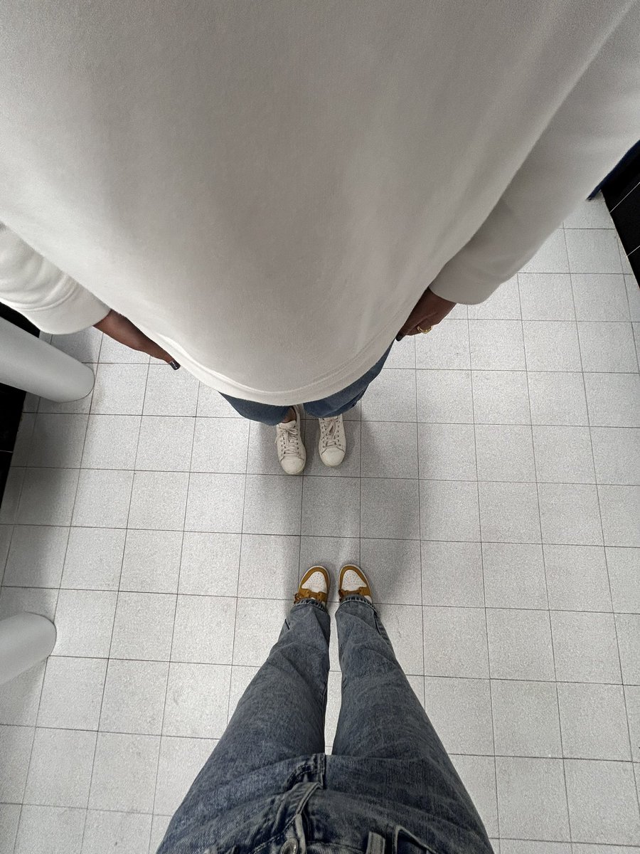 geosofitia's tweet photo. Además el suelo del baño está lleno de cuadrados 🤯
#didgeometria3E
#geometriaplanauma https://t.co/w2UHdIAyXL