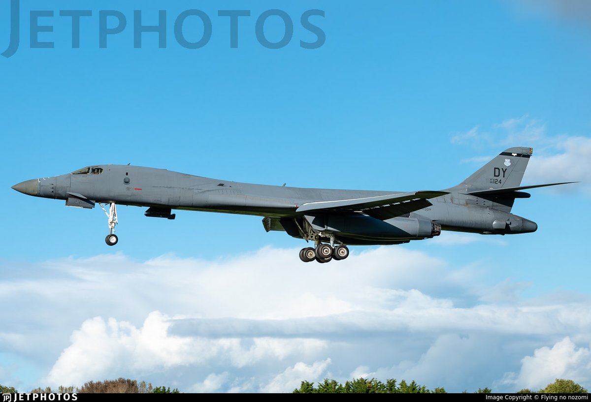 fabsenbln's tweet photo. #Ghana🇬🇭 - Rare visit: A USAF🇺🇸 "Bone" Rockwell B-1B Lancer (reg. 86-0124 | AE6BFE) supersonic heavy bomber showed up over Accra, tracked via MLAT. Started from 🇪🇸🇺🇸 Moron Air Base in Spain early this morning. #HOWLR51 https://t.co/CKwXv3sVMM