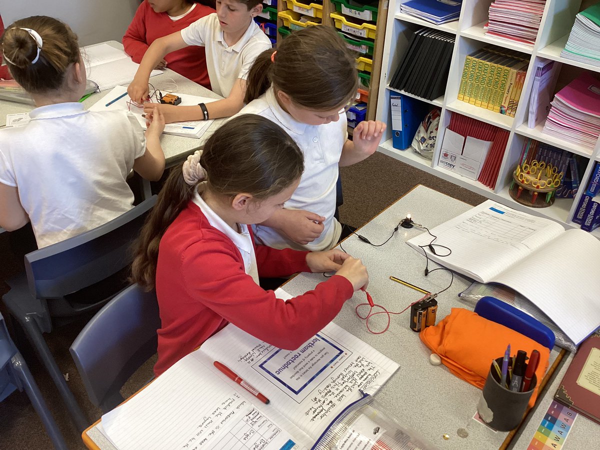 knightontmet's tweet photo. #Lothairclass (Y5) used scientific enquiry to investigate electrical conductors and had to observe the bulbs in their circuits before recording their results. #KnMPAScience #curiosity #challenge https://t.co/zlYBBHYht5