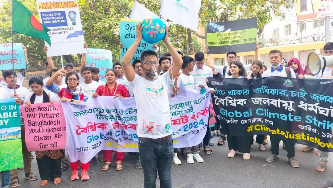 ArfiAzrin's tweet photo. 🌍✊ Global Climate Strike 2024✊🌍 
At #dhaka Today, we unite as a global community to demand urgent action on climate change! 
#EndFossilFuels 
#ClimateJusticeNow 
#JustTransition 
#GlobalClimateStrike #ClimateAction #FridaysForFuture #ClimateJustice #RenewableEnergy #ActNow https://t.co/HN07MTKWCu
