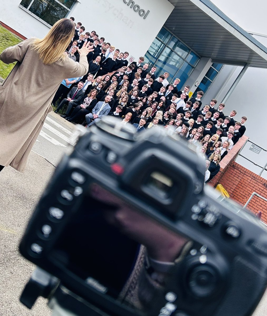 Thank you @HTempestPhoto for coming along today to take our Year 11 Year Group photo! 📸

#Year11 #Leavers