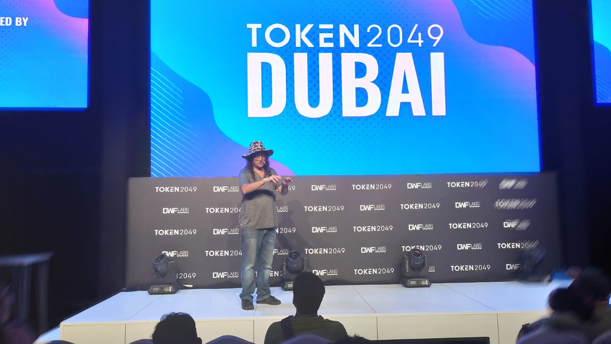 🇦🇪 Happening now at #TOKEN2049 — CEO Dr. @bengoertzel is discussing the path to decentralized superintelligence #ASI.