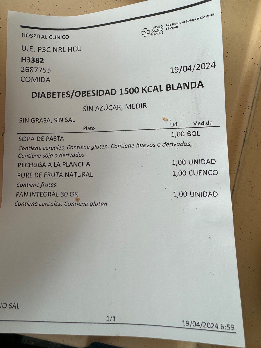 Ornaldinho's tweet photo. Xantar dun paciente no Hospital Clínico de Santiago a un paciente con pre-diabetes:
- sopa de pasta: carbohidrato simple
- Verdura?
- esperemos que o puré de froita non teña azucre engadido. E, como non, todo en castelán @SanidadeXunta 
@Xunta , é unha vergonza https://t.co/sSKPT2PIFz