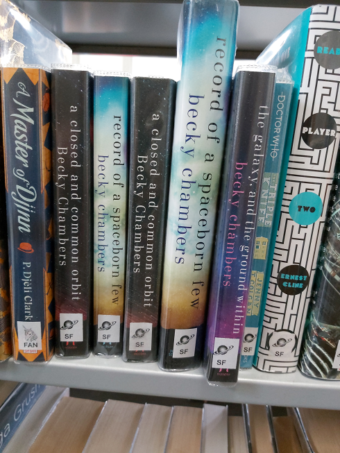 BarnetLibraries's tweet photo. Find an out-of-this-world read at #BurntOakLibrary. We've topped up our cult classics, book to screen adaptations, forgotten gems, #BookTok favourites, and more. Free to borrow with a little library card magic.
https://t.co/FMfu2ru4bt
#ScienceFiction #FantasyFiction https://t.co/DVDYzzFC2J