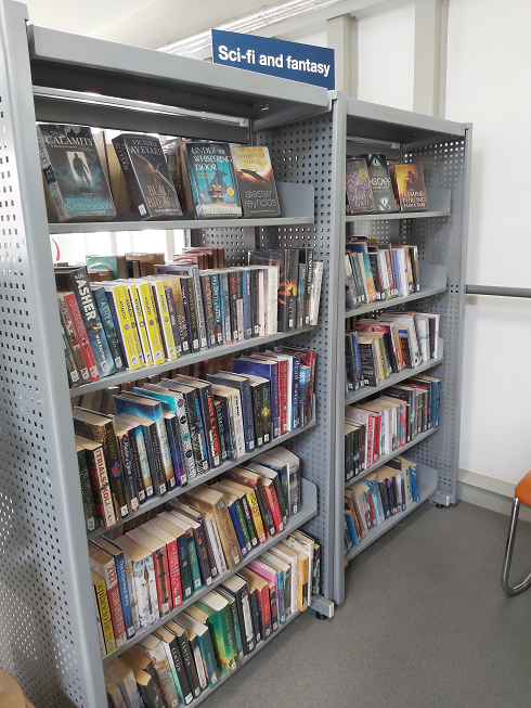 BarnetLibraries's tweet photo. Find an out-of-this-world read at #BurntOakLibrary. We've topped up our cult classics, book to screen adaptations, forgotten gems, #BookTok favourites, and more. Free to borrow with a little library card magic.
https://t.co/FMfu2ru4bt
#ScienceFiction #FantasyFiction https://t.co/DVDYzzFC2J
