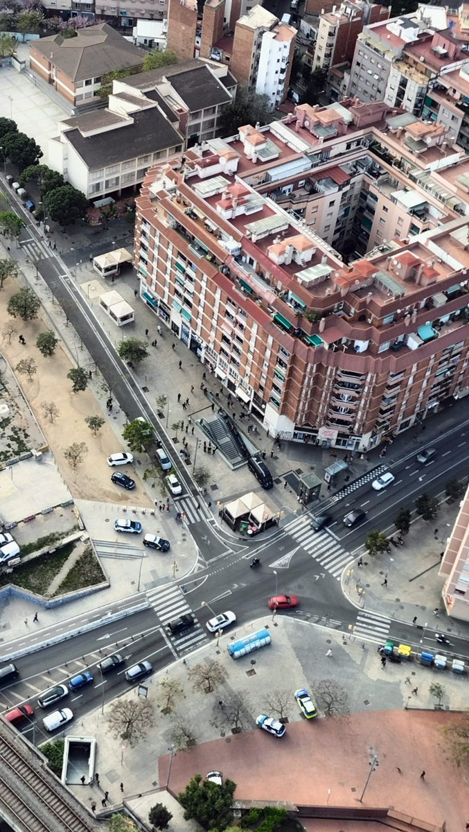 #SeguretatLH Nou dispositiu Brida‼️
🚔Un total de 8 detinguts i 131 identificacions durant la darrera operació policial a la Florida

👮‍♀️👮L’actuació ha mobilitzat aquest dijous al vespre agents dels <a href="/mossos/">Mossos</a> , <a href="/policia/">Policía Nacional</a>  i #guàrdiaurbanaLH
👇👇👇
lhdigital.cat/noticies/un-to…