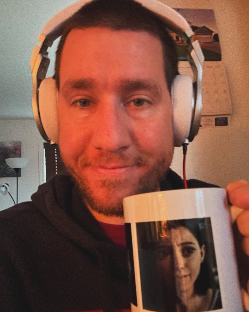 alexiogrenier's tweet photo. Another day another coffee with #AlitaMug and #BeatsPro ! βΊοΈπ€β€οΈπ¬ #AlitaArmy #AlitaSequels https://t.co/Qi9L9qzMqB
