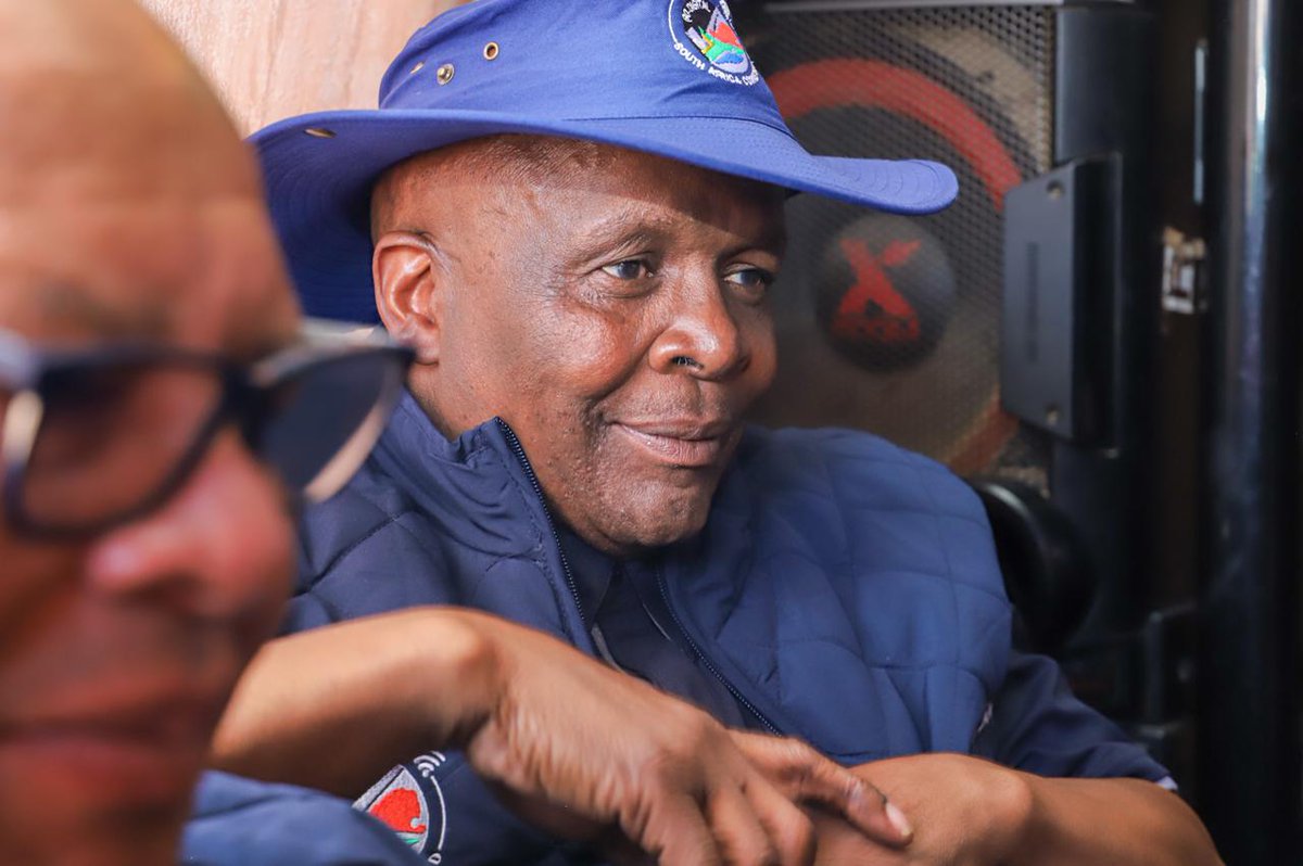 SentechLtd's tweet photo. The community of Modimolle community who have had WiFi sets installed in their homes wer overwhelmed with joy as Deputy President Paul Mashatile and Minister Mr Mondli Gungubele engaged with them.
#LeaveNoOneBehind
#SAC2 https://t.co/c9NzdqJVa5