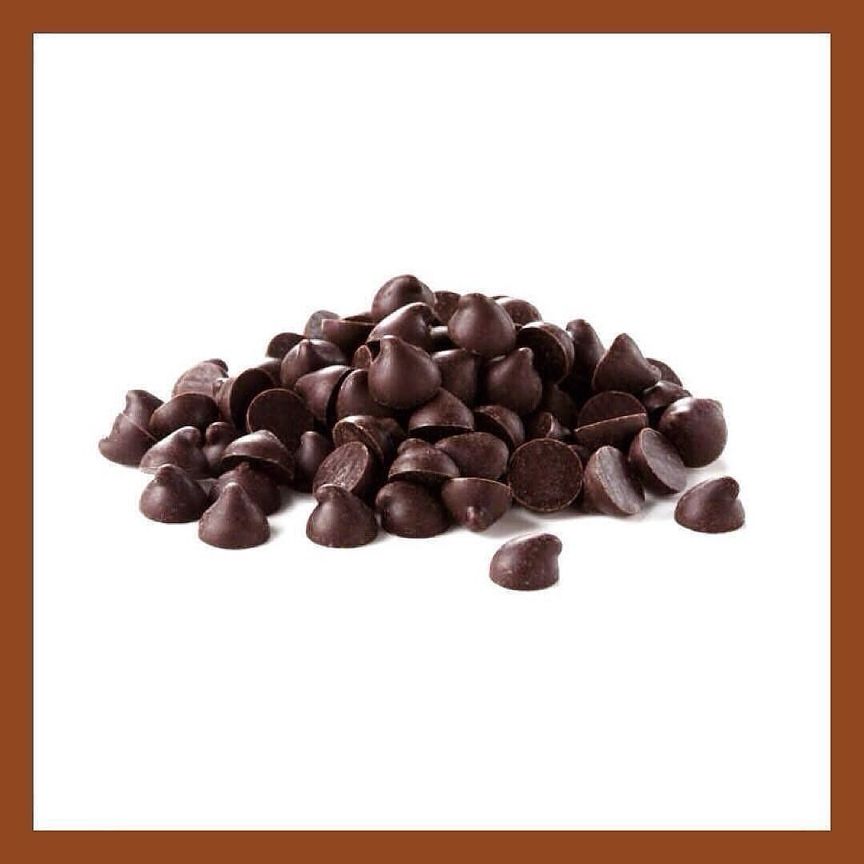 Dark Chocolate Chips 
⁣
250g - Ksh.1200/=

☎️: 0739959662
⠀⠀
#chocolatechips #chocolate #chocolatecake #fudge #ganache #chocolatechipcookies #chocolatechipicecream #baking #cakes
#chocolateaddict #desserts #cookies #icecream #ArtisanalGourmet #NaisenyaFoods💯