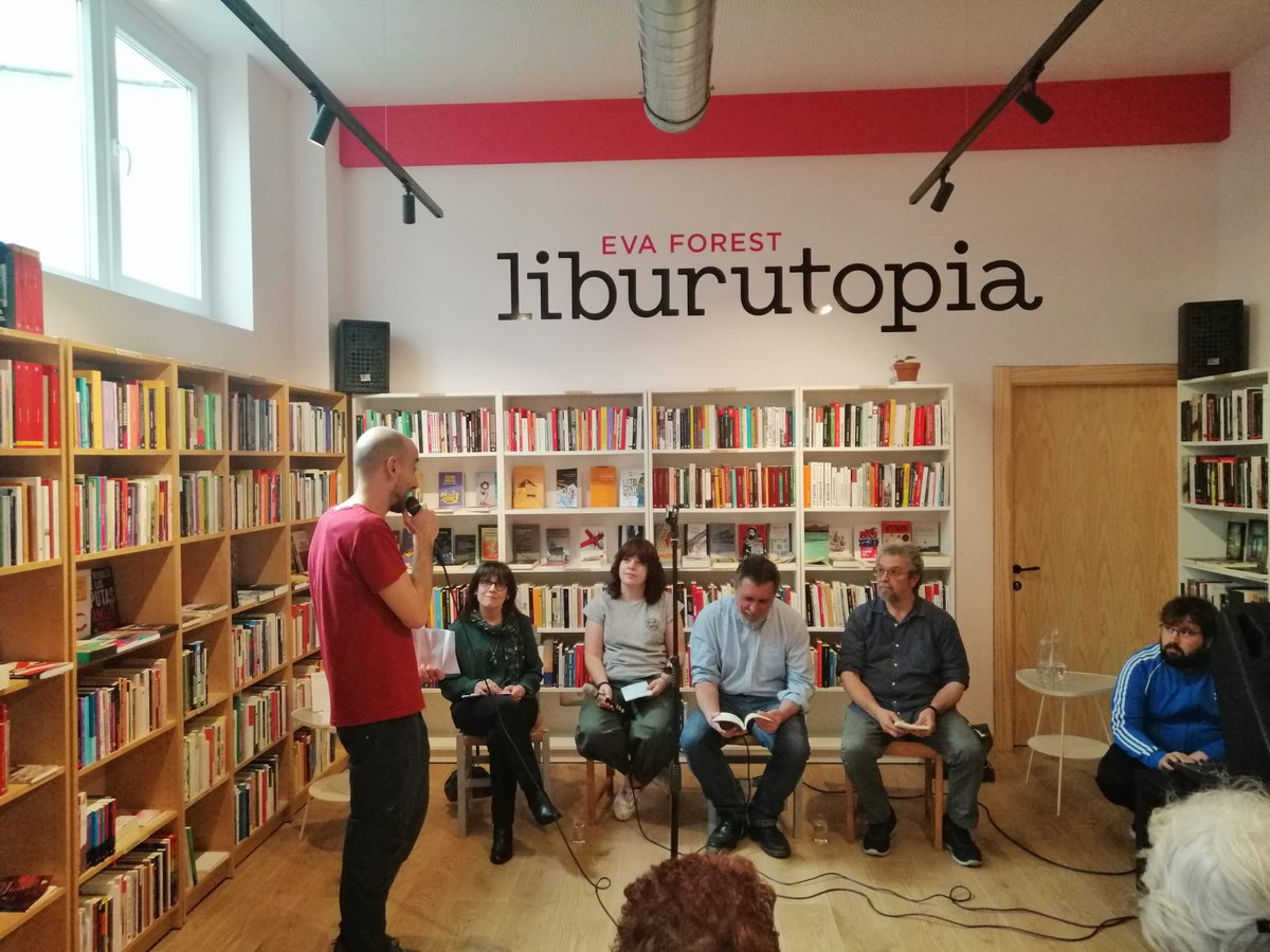 Eldesvelo's tweet photo. Estas semanas que vienen son de muchas visitas y muchos libros. Son muchas las librerías que nos acogeran y esperamos dejar un buen recuerdo como al que nosotros nos dejaron aquellas que nos acogieron. En la foto, #evaforestliburutopia de #vitoria #gasteiz #euskadi https://t.co/rLy7eOV8y1
