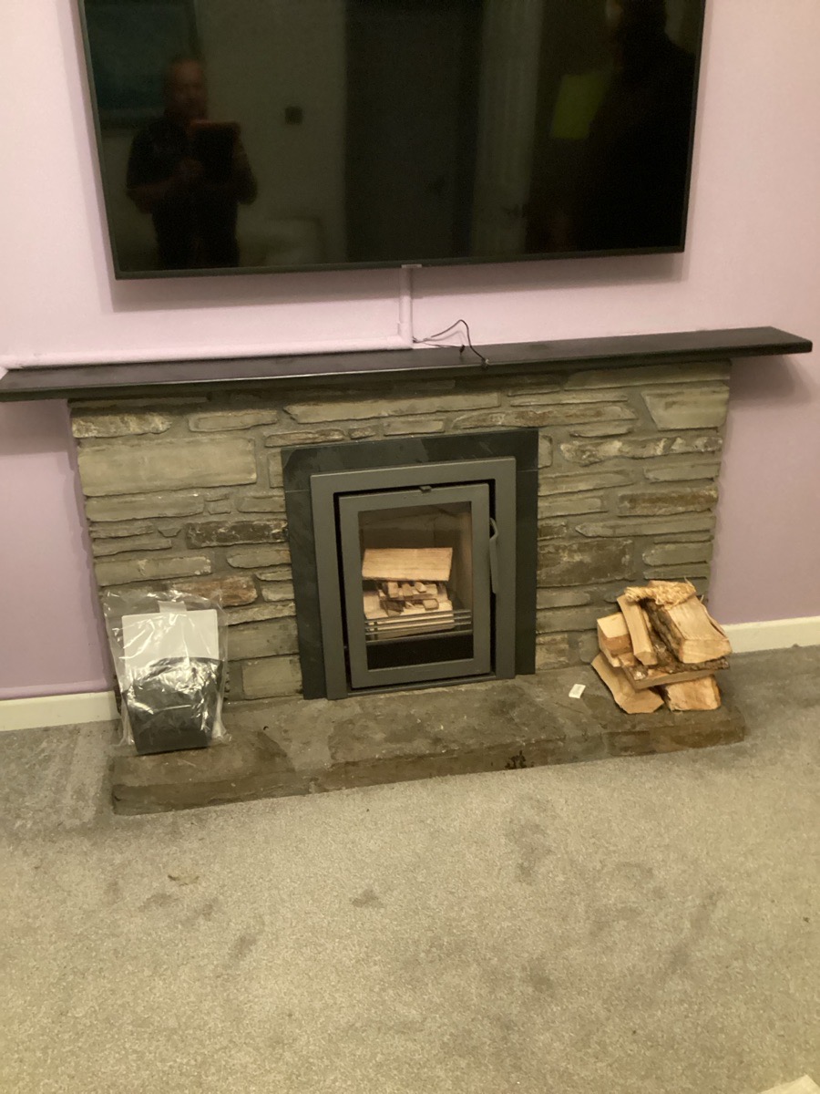 Another open fire replaced with an efficient Contura I4. 

#interior #interiordesign #fireplace #cornwall #woodburner #warmhome #heating #cornishhomes #homesincornwall #newhomesincornwall #offers @conturastoves