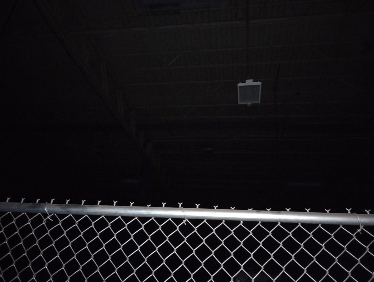 TheLadieLah's tweet photo. At work.....why the lights just go out? Is this a sign to dip out!
#timefortrouble https://t.co/zCBlmJHbpH