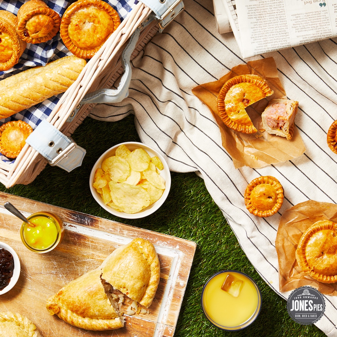 Nowt tops a picnic in Yorkshire when there’s a Jones Pie on t’side! Who’s joining? 🌤️