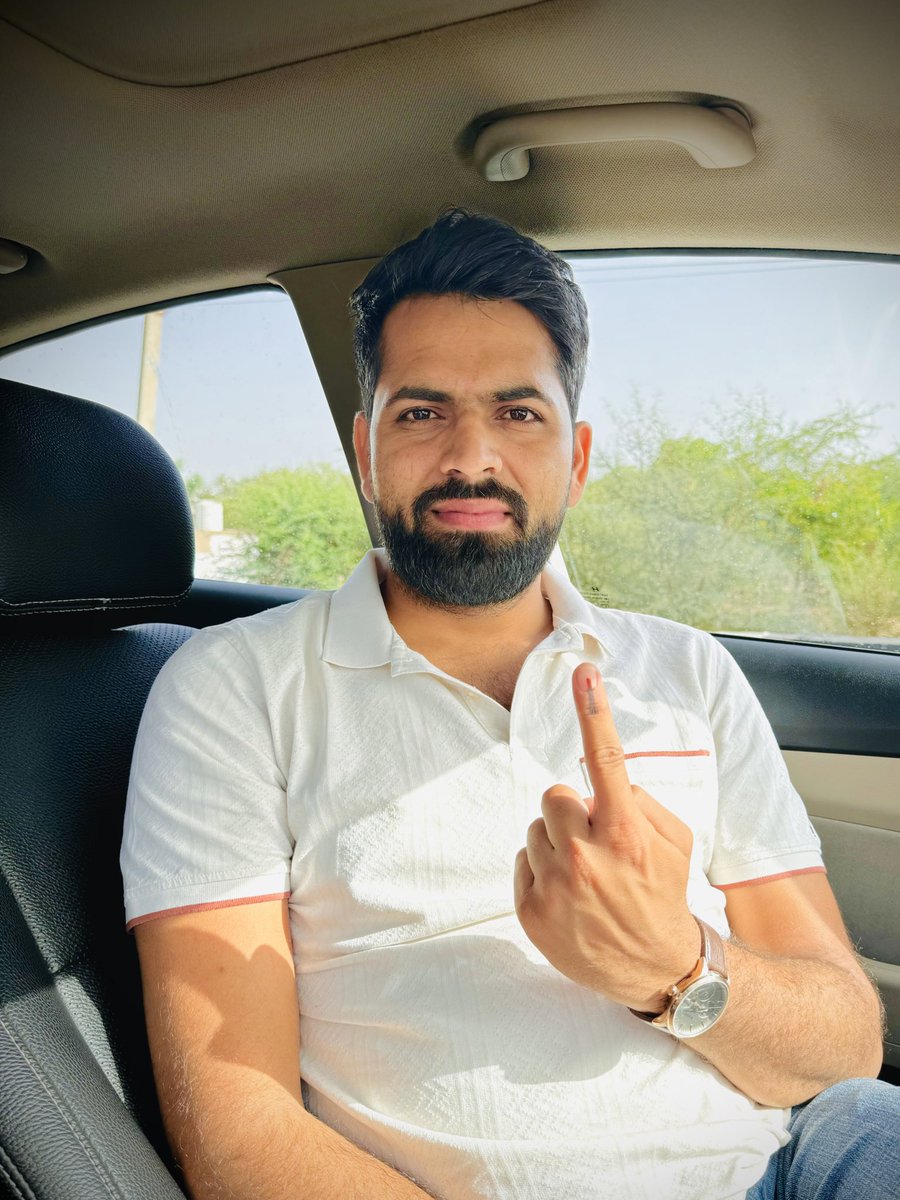 लोकतंत्र के महापर्व पर मतदान किया।
#voted 
#RajasthanElection @AwanaGajendra