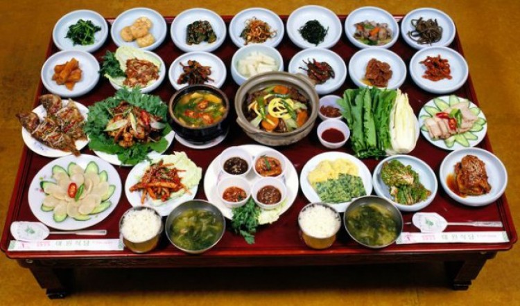 gerardo101666's tweet photo. • Sample the unique flavors of bindaetteok, a savory Korean pancake made from ground mung beans and filled with vegetables and meat. With its crispy exterior and soft interior, bindaetteok is a delightful snack that's perfect for any time of day. #Bindaetteok #KoreanPancake https://t.co/c90uvtEEUO
