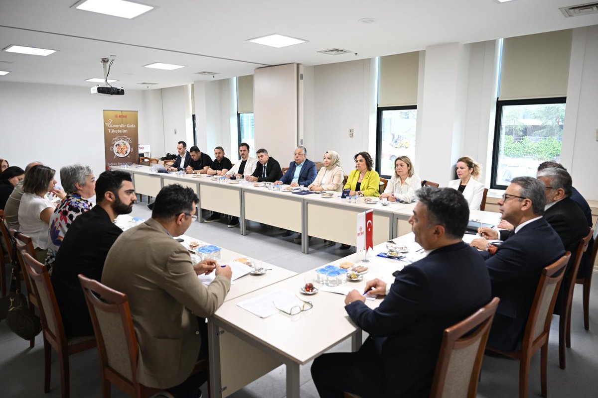 bursaisg's tweet photo. Daha sağlıklı nesiller için BTSO Gıda Komitesi, gıda üreticileri, üniversite temsilcileri, Tarım ve  Sağlık İl Müdürlükleri, İl MEM AR-GE ve İSG birimleri olarak “Sağlıklı beslenme ve fiziksel aktivite alışkanlıkları” konularında projeler üretmek üzere BTSO’da bir araya geldik. https://t.co/NhAIBmeJxW