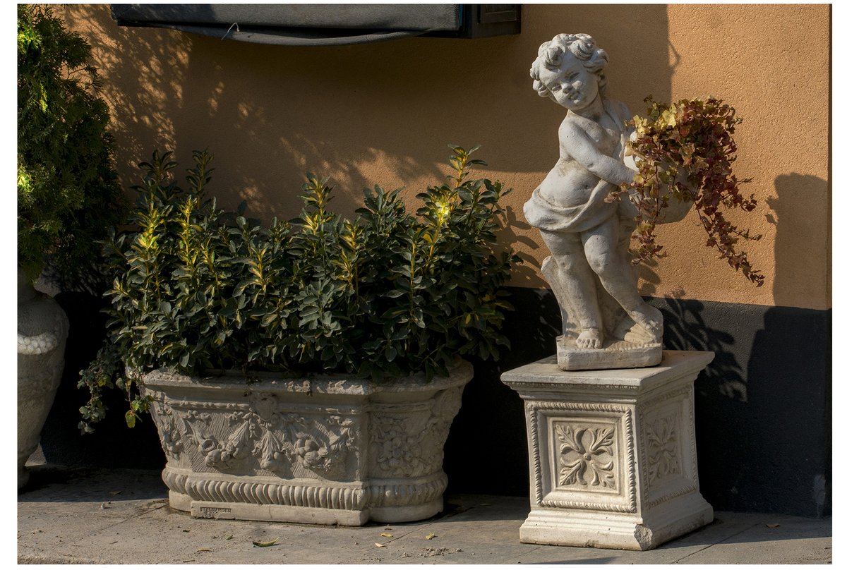 manoynimus's tweet photo. somewhere in #Milano .  #art , irrespective of where they are showcased, gallery or streets, classy or ordinary,  though mundane in material, ignite a positiveness, a refreshing bout of energy, a song for the soul.
#photography #StreetArt  #picturepostcards #postcard #fotografia https://t.co/DV5Fb9tATf