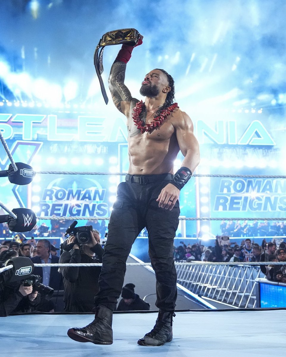 WPNHamza's tweet photo. LIFE ISN'T SAME WITHOUT THEM 💔| #RomanReigns #SethRollins #missingbadly https://t.co/nYwUorphds