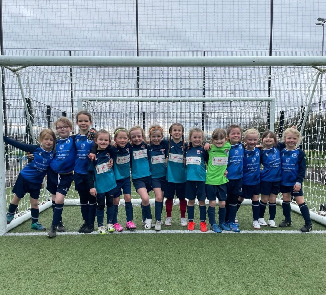 With CV in the @mlcjfl being called off again last weekend our U7Girls played their fixture @UCLanArena against our freinds from @lancon_girls A great morning of fun was had by all 😊 @stfladies #Finneys